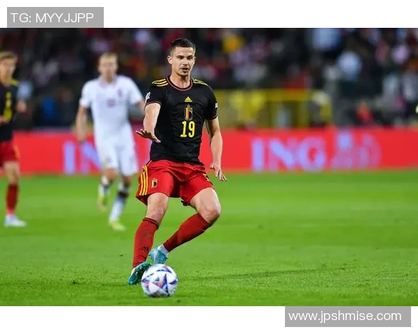 足球画报图片大全汇集精彩瞬间与明星球员的动人时刻尽在此处一览无遗